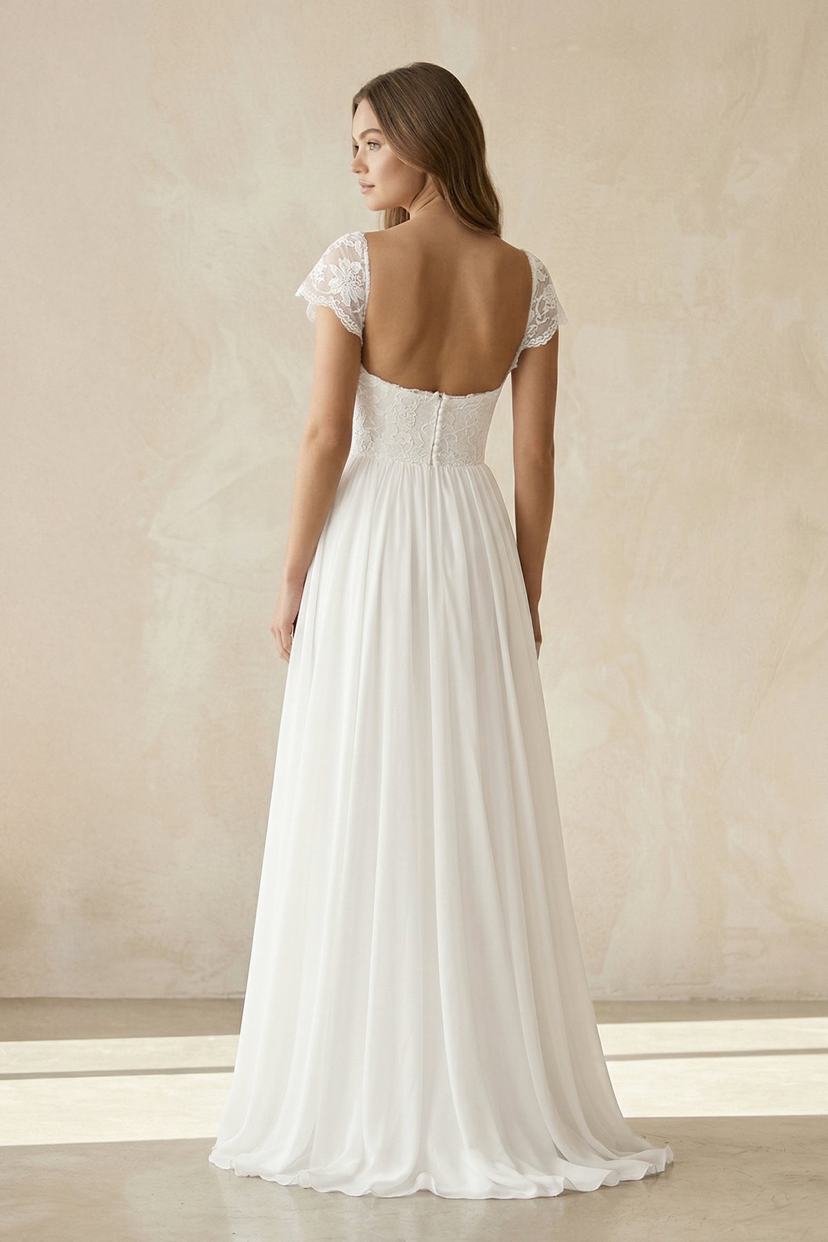 Robe de mariée blanche trapèze mousseline manches courtes - Harana