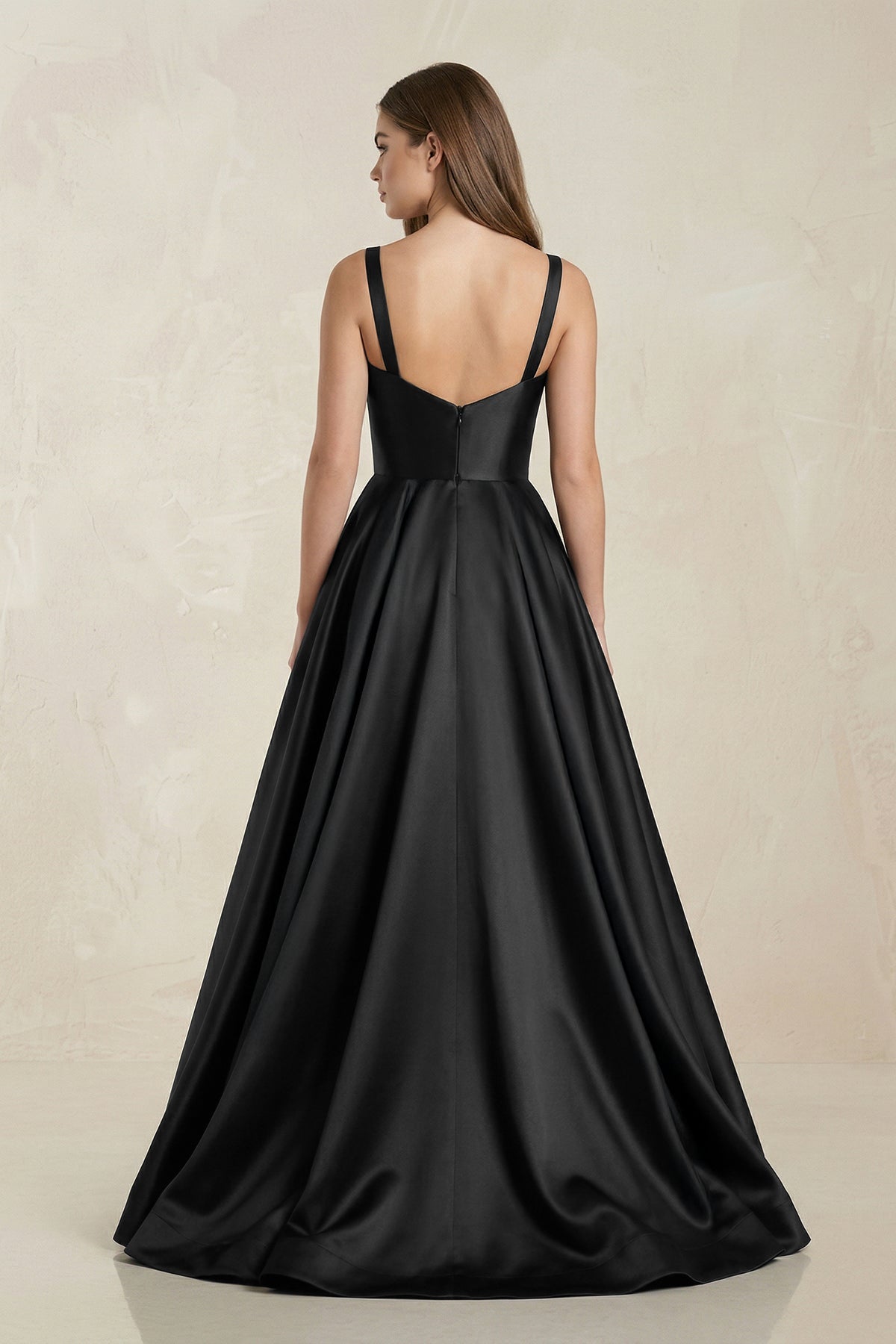 Robe de mariée noire trapèze en satin sans manches - Harana