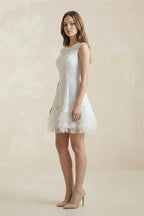 Robe de mariée blanche trapèze en dentelle sans manches à appliqués - Harana