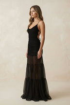 Robe de mariée noire en tulle et dentelle coupe trapèze à encolure arrondie effet drapé - Harana
