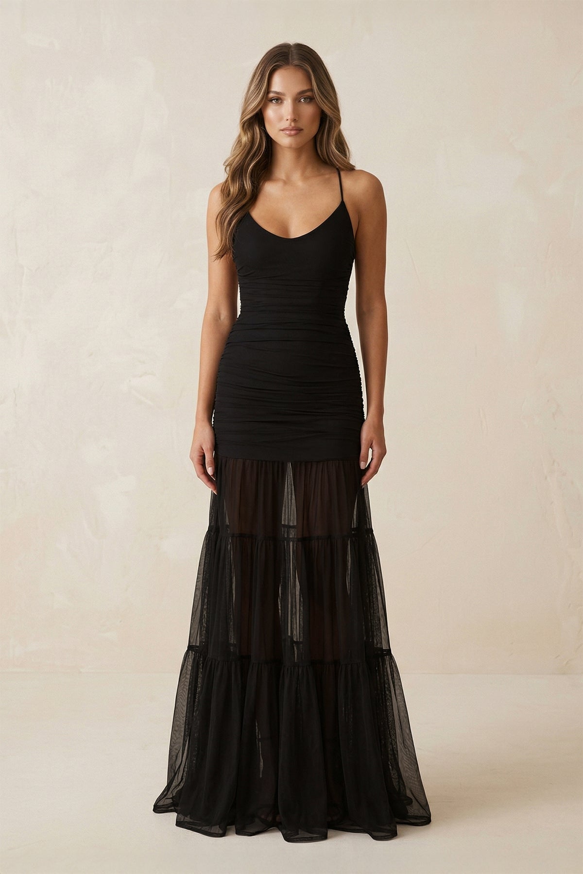 Robe de mariée noire en tulle et dentelle coupe trapèze à encolure arrondie effet drapé - Harana