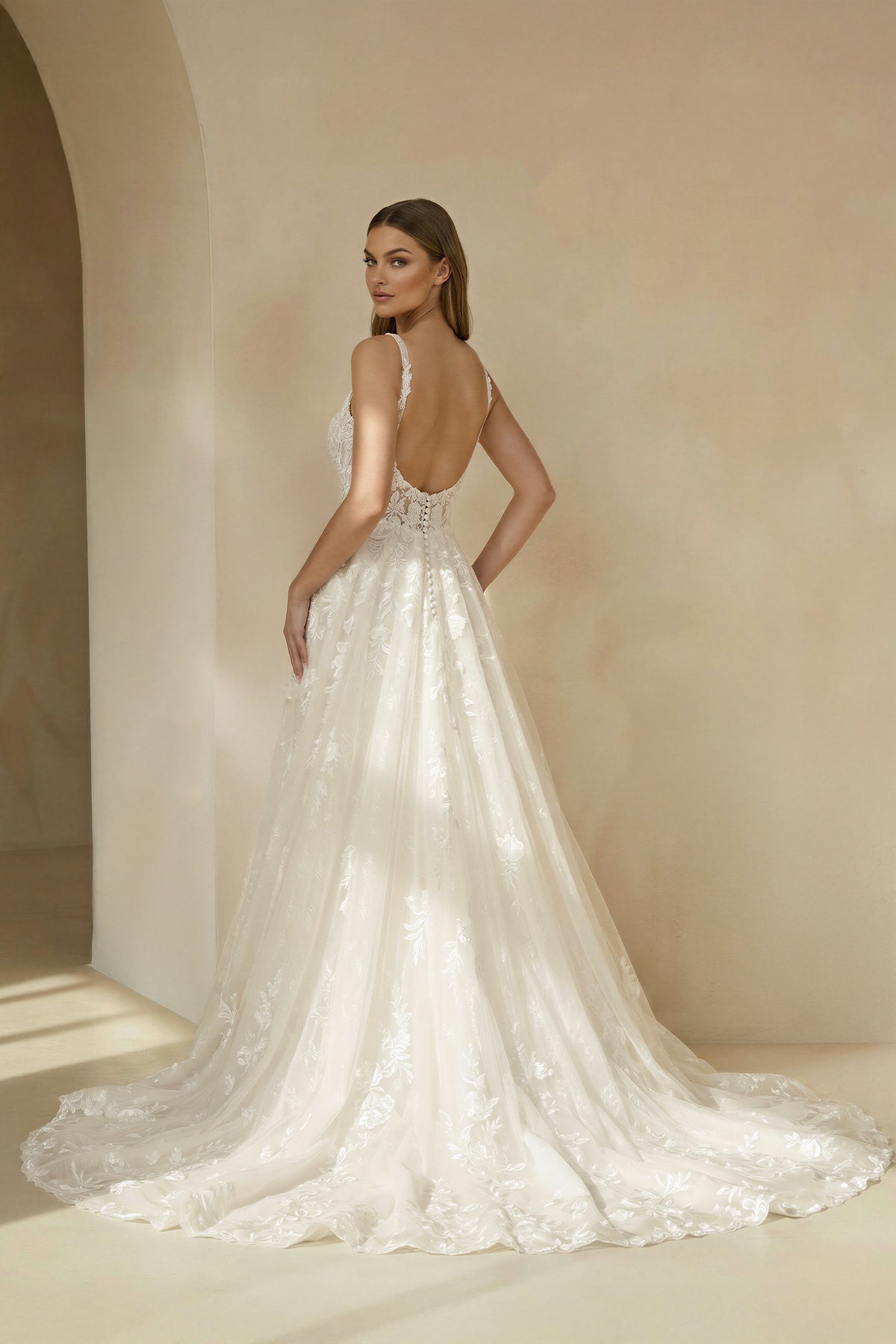 Robe de mariée ivoire longue à fines bretelles sans manches à dentelle - Harana