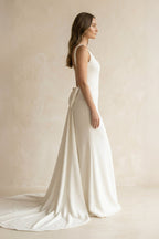 Robe de mariée ivoire satinée coupe fourreau à encolure arrondie - Harana