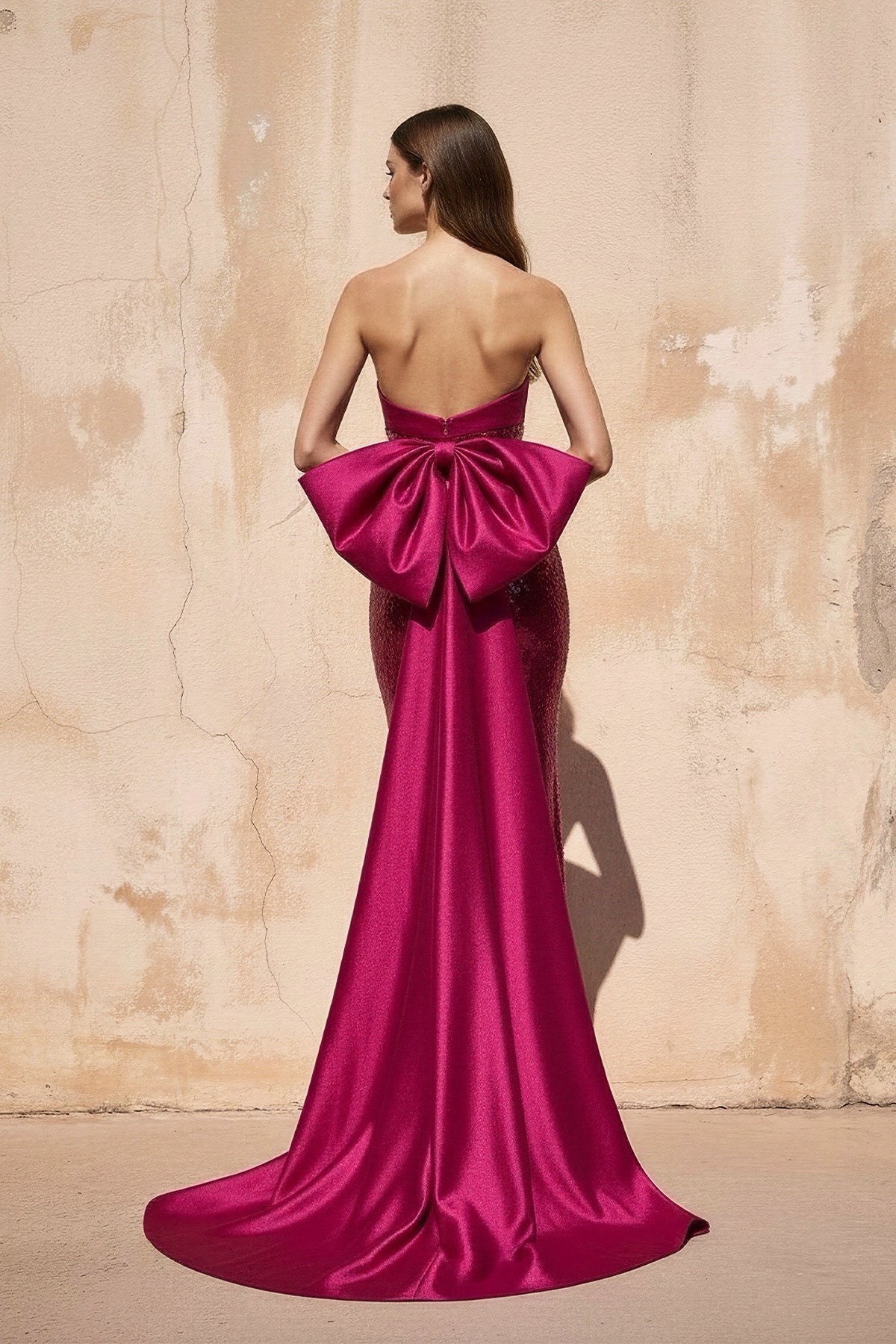 Robe longue fuchsia pailletée coupe sirène avec nœud - Harana