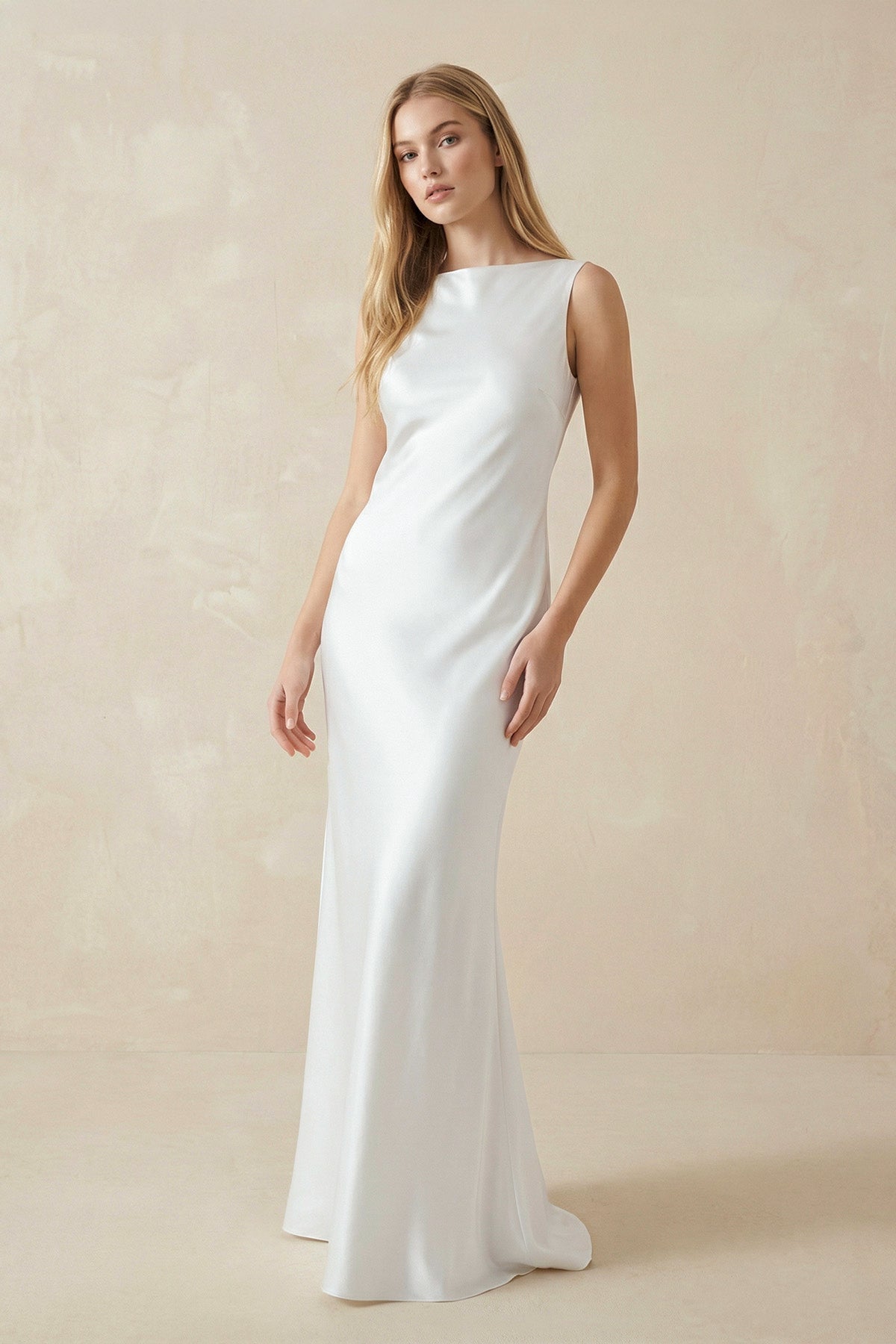 Robe de mariée blanche fourreau satinée dos nu sans manches - Harana