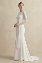 Robe de mariée blanche en mousseline coupe fourreau à encolure bateau et manches longues - Harana
