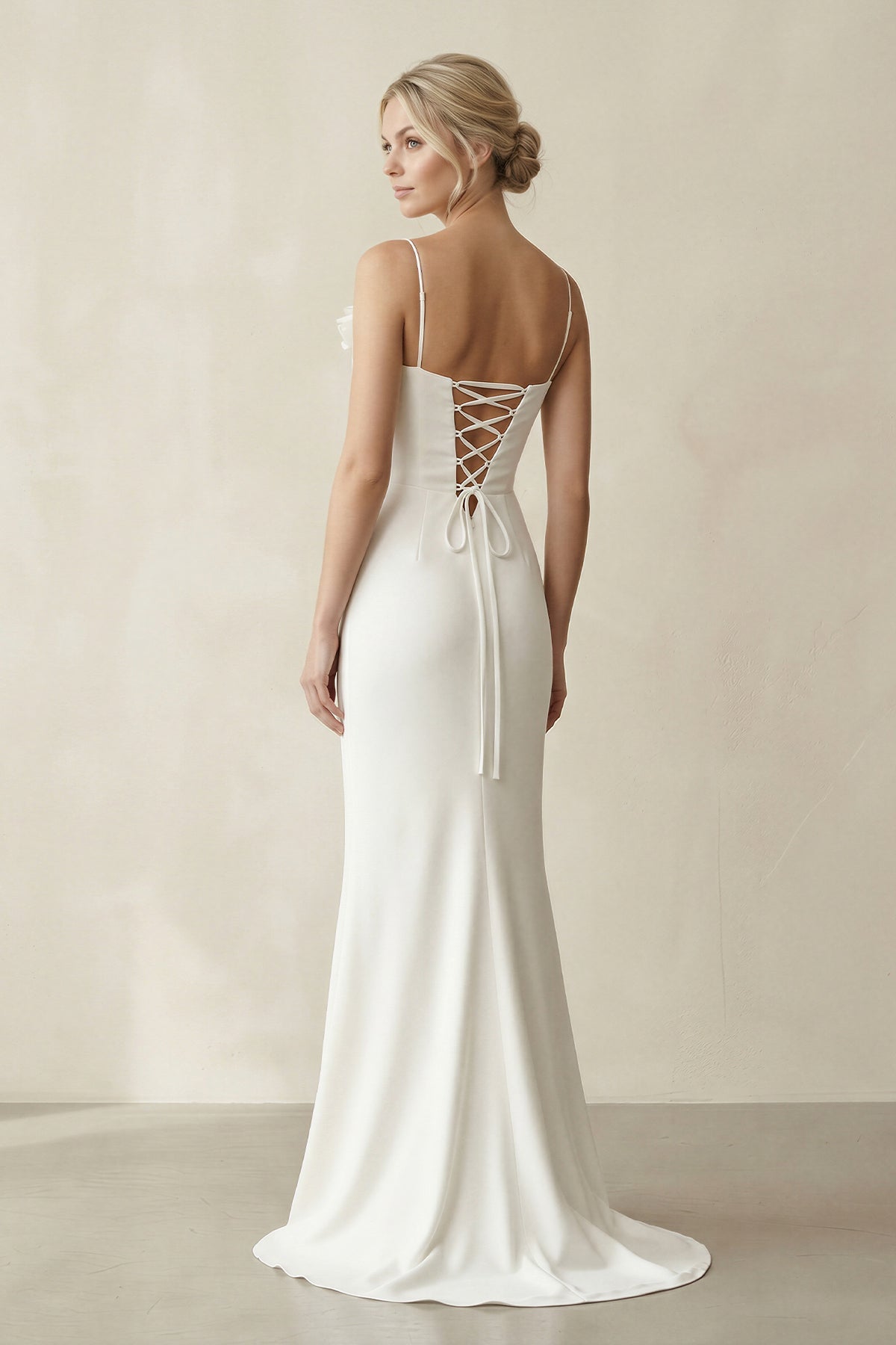 Robe de mariée blanche fourreau satinée sans manches - Harana
