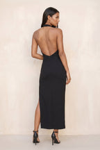 Robe noire midi satinée coupe fourreau à col licou avec fente - Harana