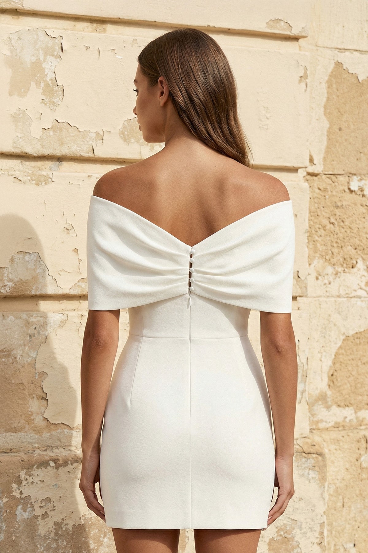Robe de mariée blanche satinée coupe fourreau à épaules dénudées avec nœud - Harana