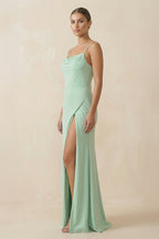 Robe demoiselle d’honneur pale pistachio longue à fines bretelles sans manches avec fente - Harana