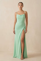Robe demoiselle d’honneur pale pistachio longue à fines bretelles sans manches avec fente - Harana