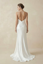 Robe de mariée blanche fourreau satinée à fines bretelles col V dos nu - Harana