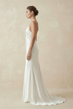 Robe de mariée blanche fourreau satinée à fines bretelles col V dos nu - Harana