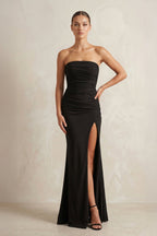 Robe de mariée noire satinée coupe fourreau bustier effet drapé avec fente - Harana
