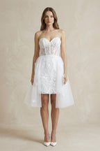 Robe de mariée blanche en dentelle silhouette fourreau à décolleté cœur - Harana