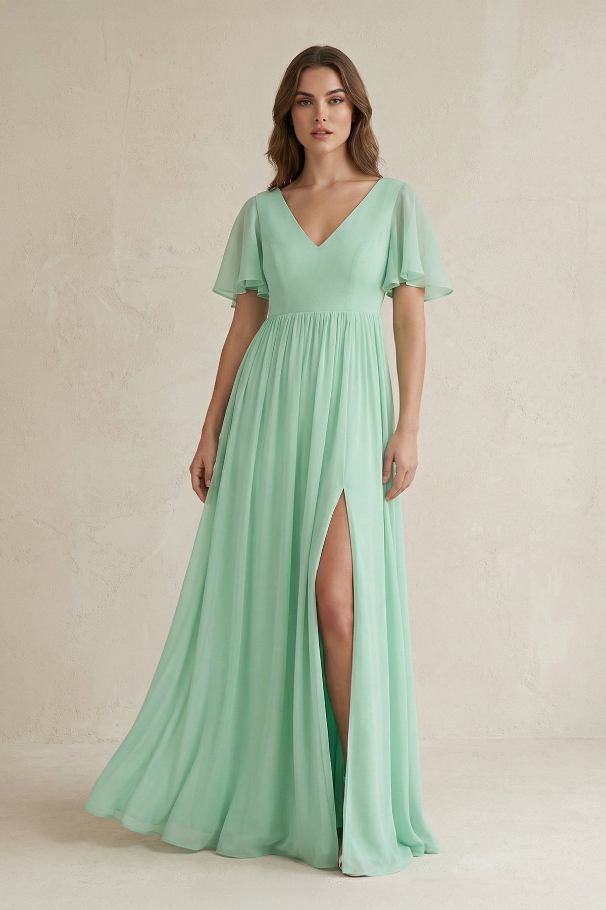 Robe demoiselle d’honneur pale pistachio longue col V manches courtes avec fente - Harana