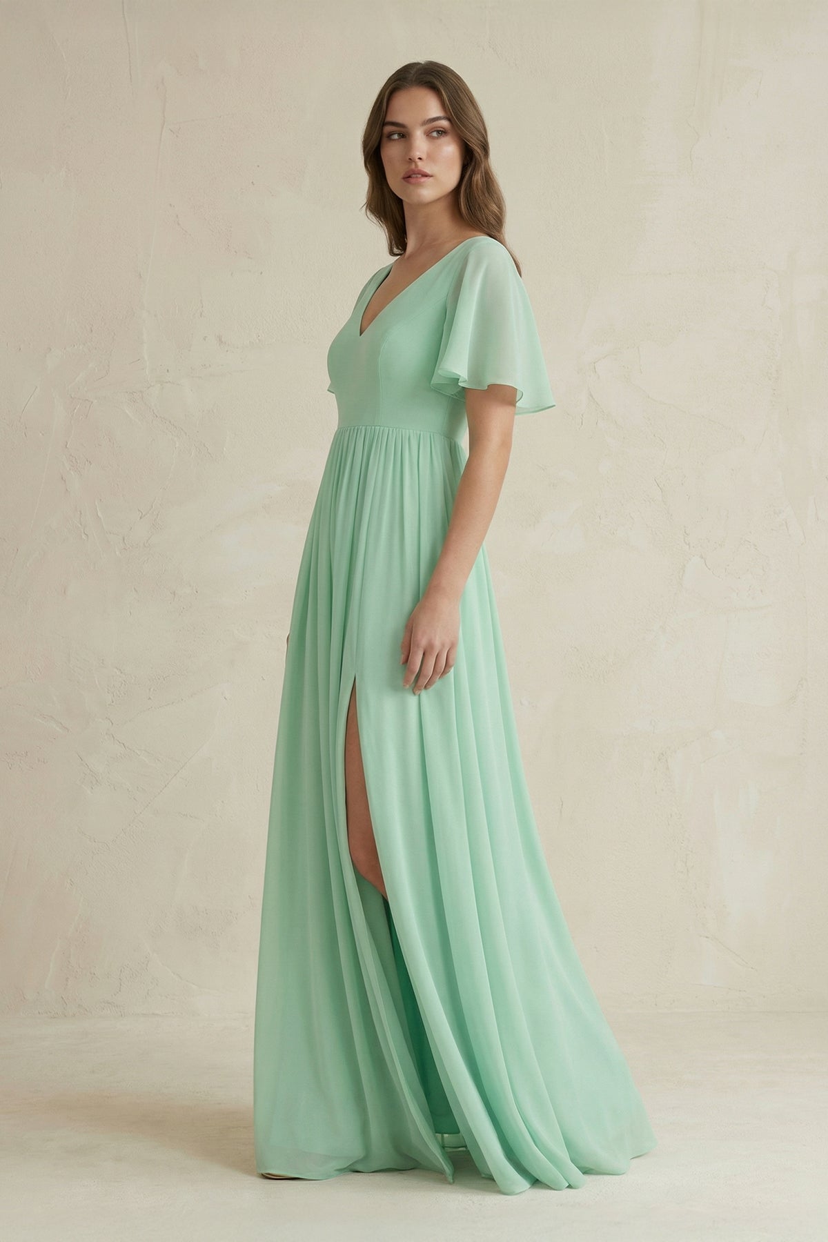 Robe demoiselle d’honneur pale pistachio longue col V manches courtes avec fente - Harana