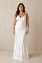 Robe de mariée blanche fourreau satinée à fines bretelles col V dos nu - Harana