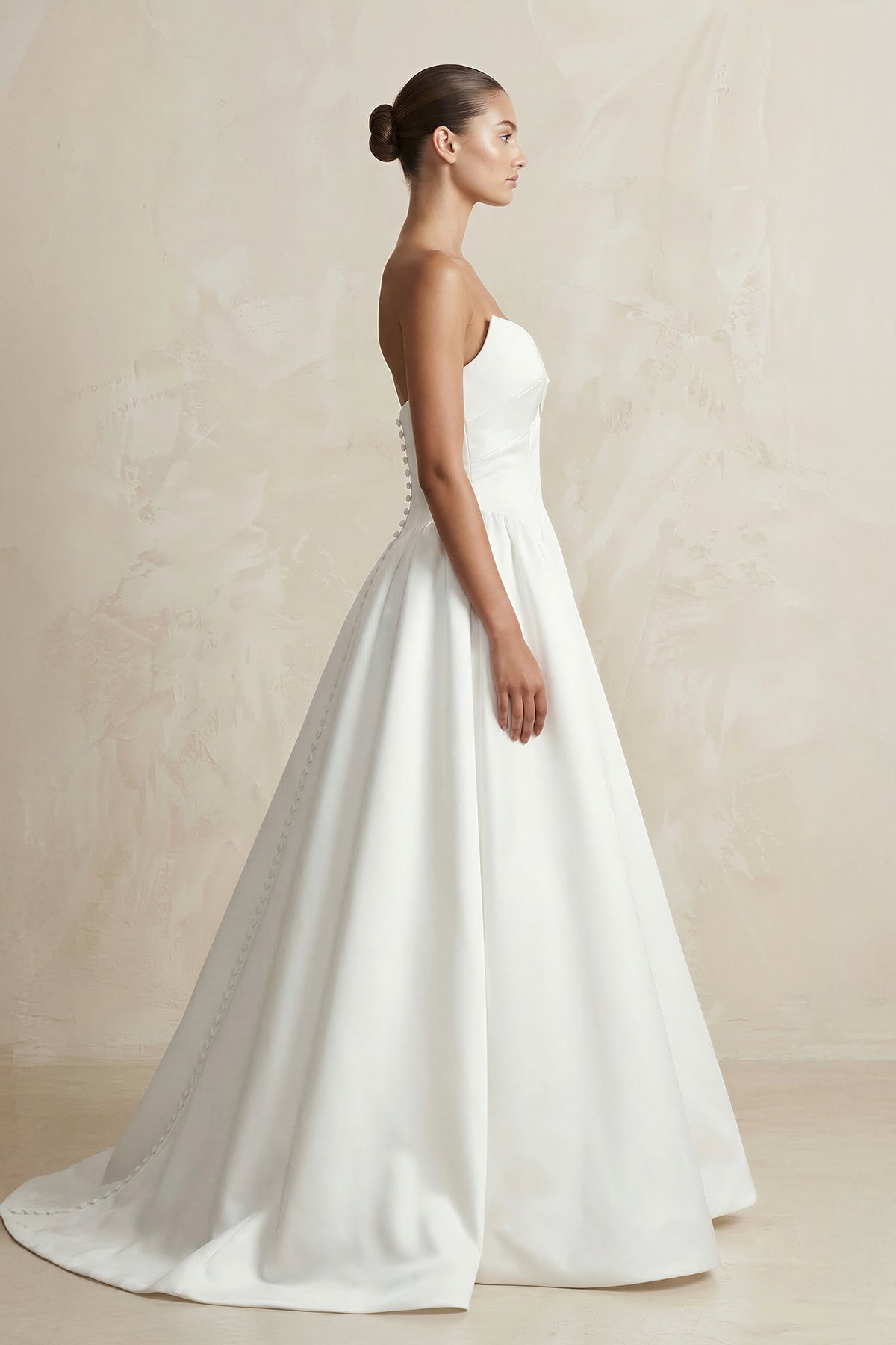 Robe de mariée blanc courte sans manches froncée satinée - Harana
