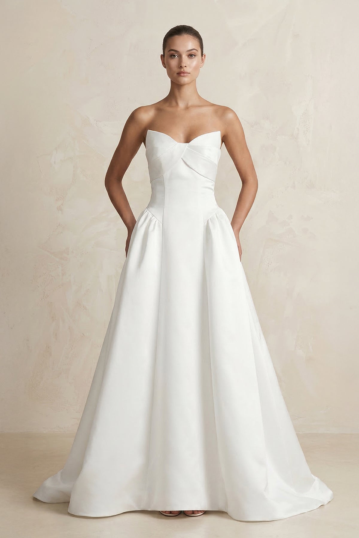 Robe de mariée blanc courte sans manches froncée satinée - Harana