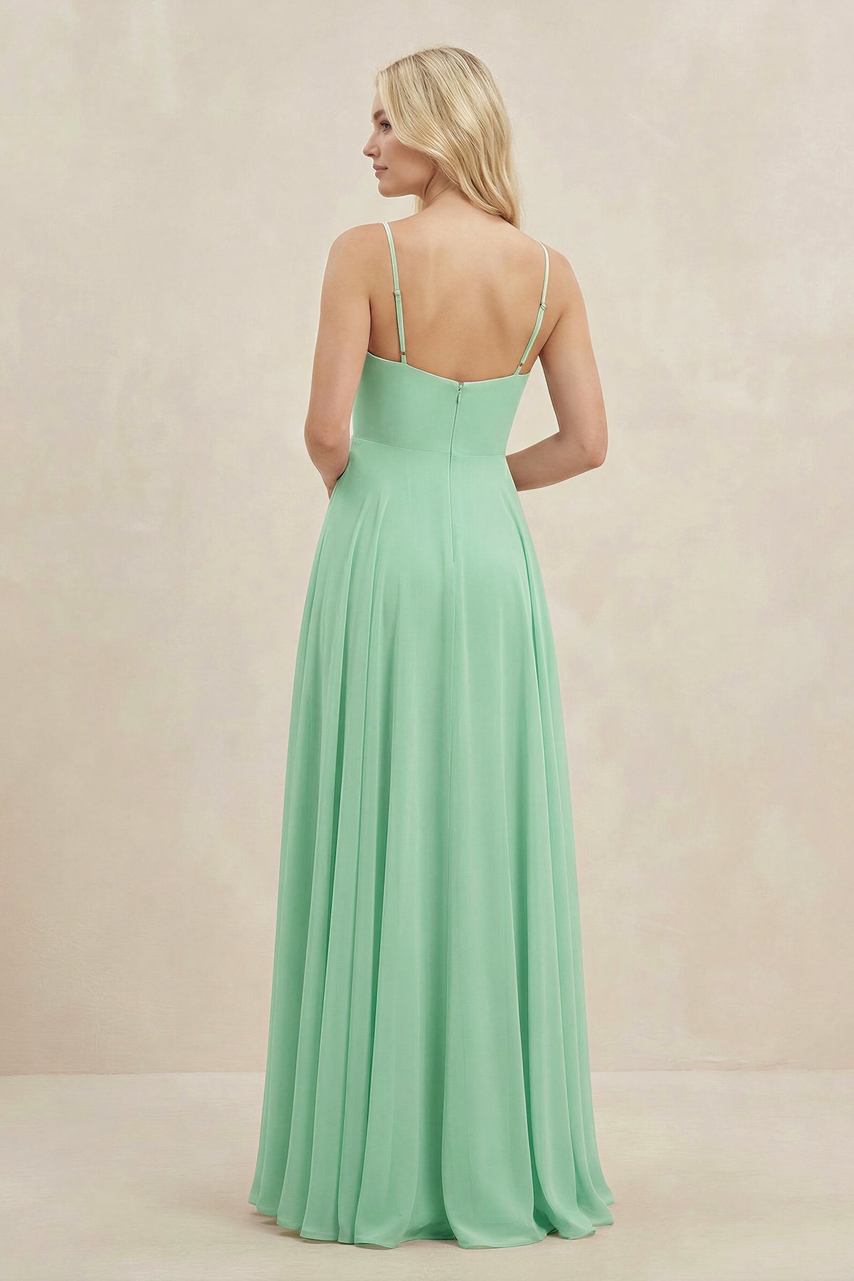 Robe demoiselle d’honneur pale pistachio longue à fines bretelles sans manches plissée - Harana