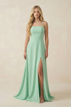 Robe demoiselle d’honneur pale pistachio longue à fines bretelles sans manches avec fente - Harana