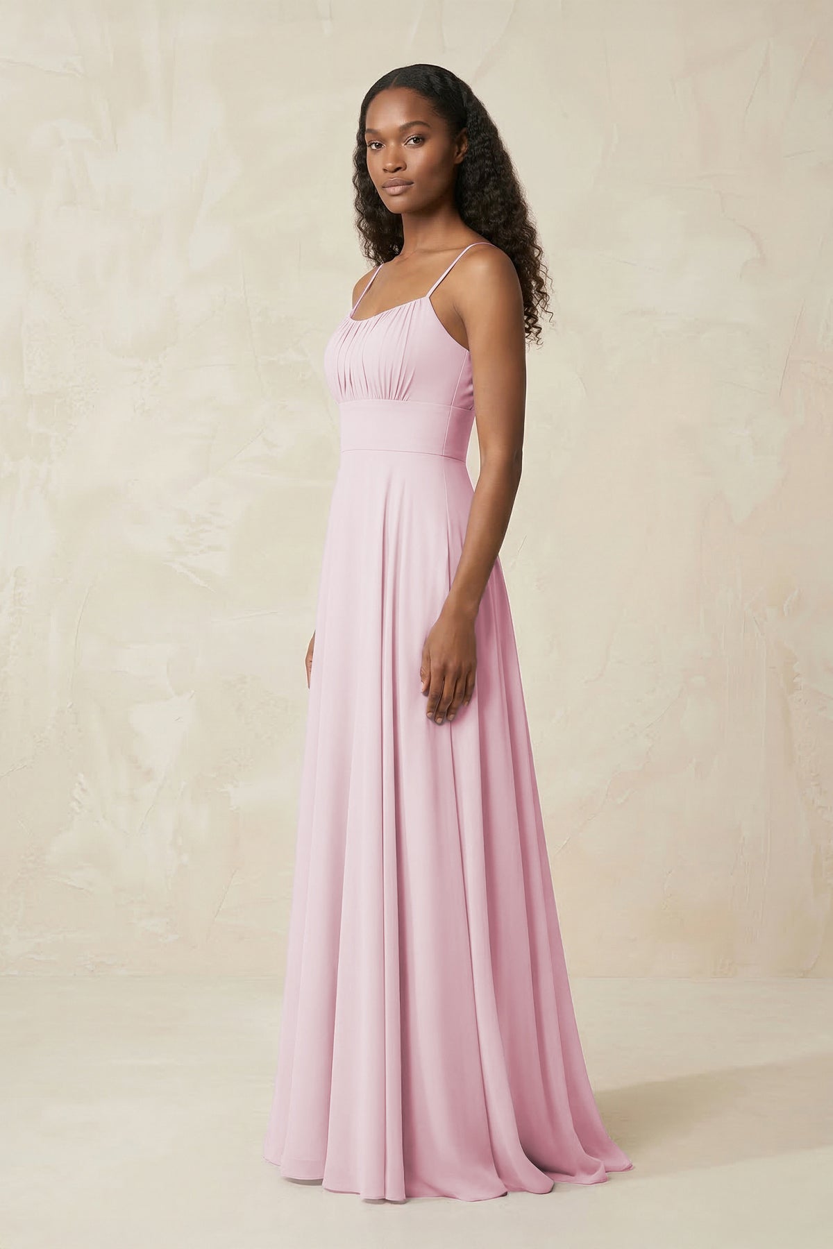 Robe demoiselle d’honneur candy pink longue à fines bretelles sans manches froncée - Harana