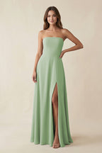 Robe demoiselle d’honneur vert sauge longue à fines bretelles sans manches avec fente - Harana