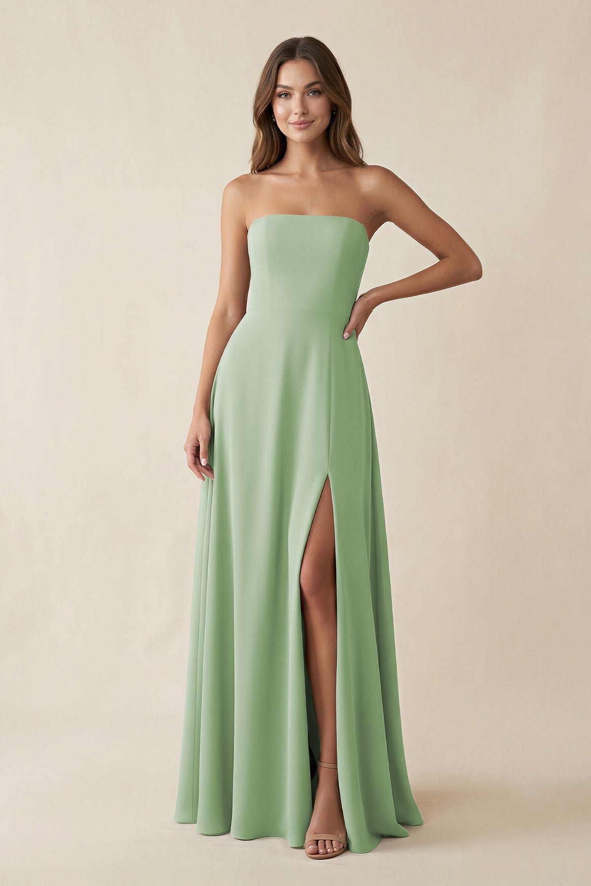 Robe demoiselle d’honneur vert sauge longue à fines bretelles sans manches avec fente - Harana