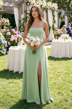 Robe demoiselle d’honneur vert sauge longue à fines bretelles sans manches avec fente - Harana