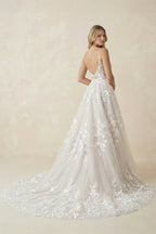 Robe de mariée ivoire longue à fines bretelles col V sans manches - Harana