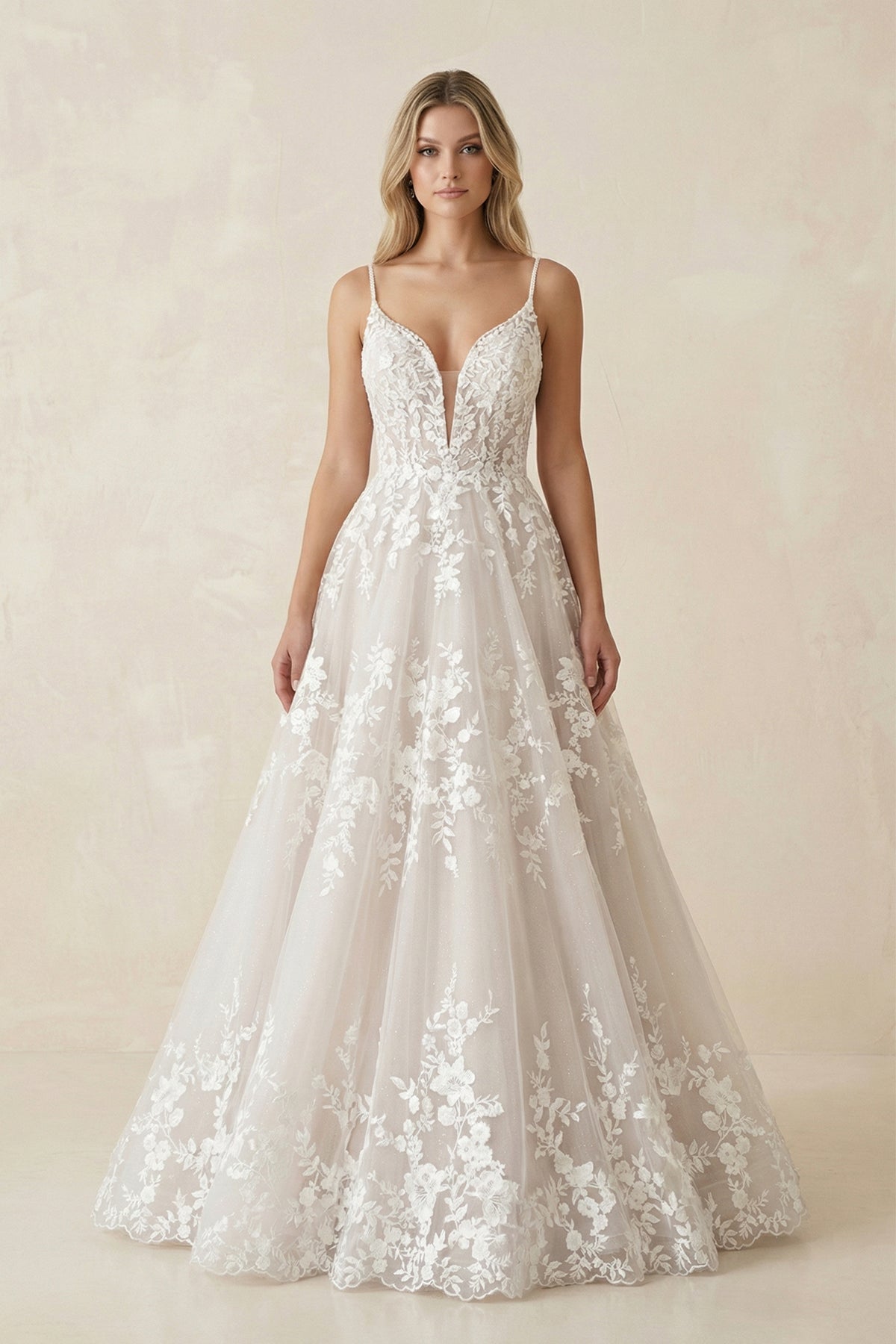 Robe de mariée ivoire longue à fines bretelles col V sans manches - Harana