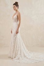 Robe de mariée ivoire coupe sirène à fines bretelles ornée d’appliqués - Harana