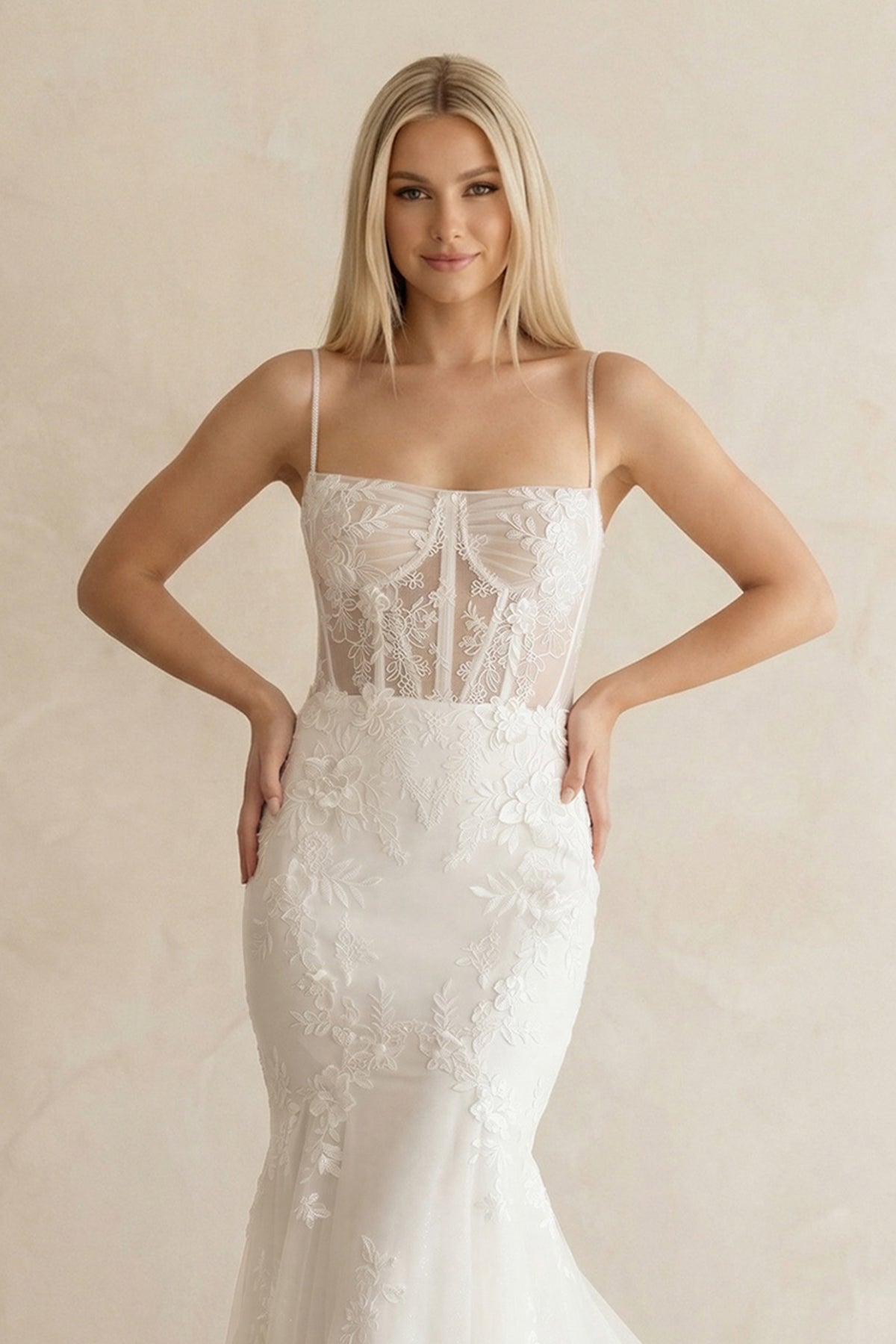 Robe de mariée blanche en dentelle coupe sirène à fines bretelles avec corset - Harana