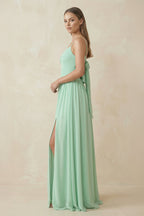 Robe demoiselle d’honneur pale pistachio longue à fines bretelles sans manches avec fente - Harana