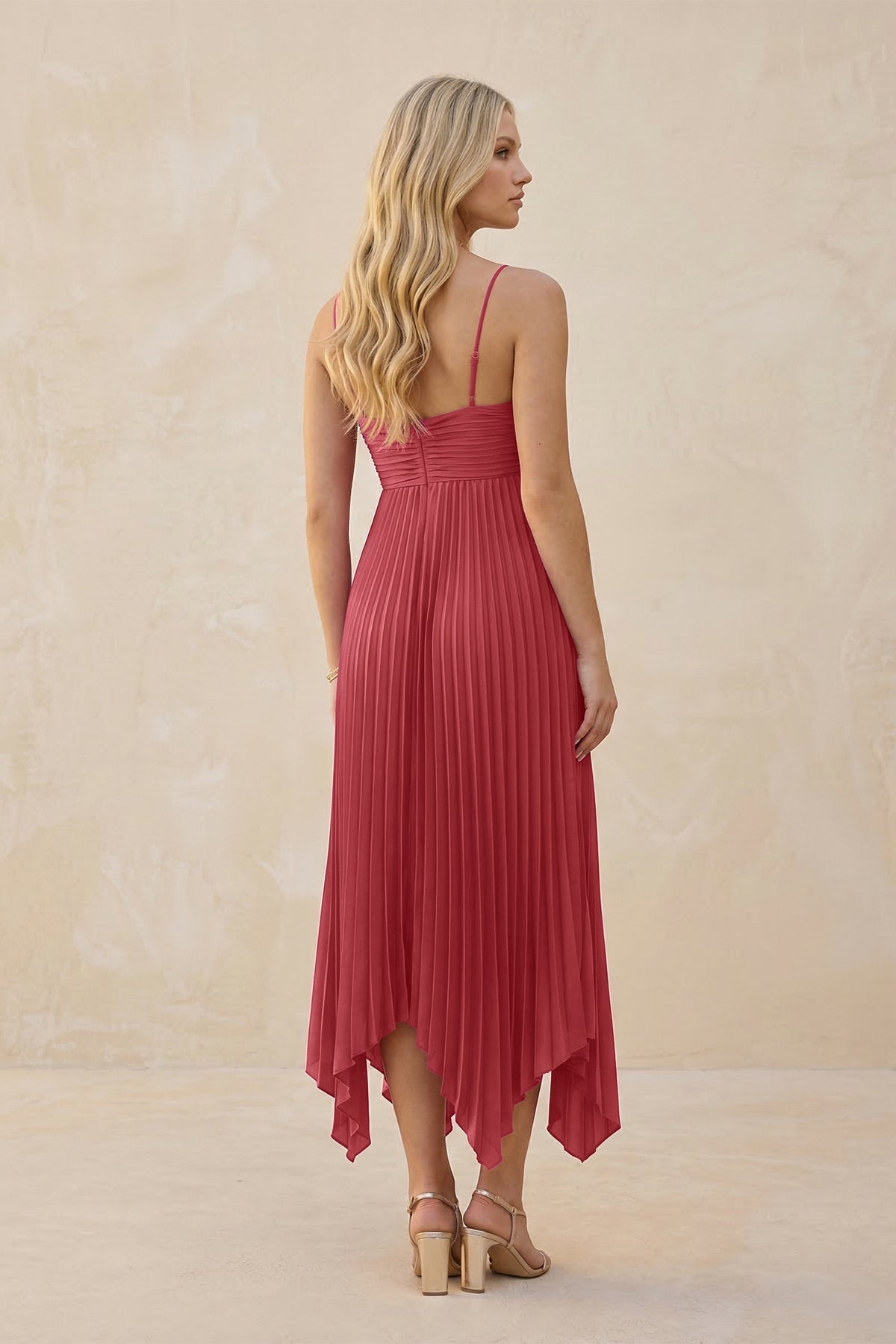 Robe demoiselle d’honneur desert rose longue à fines bretelles sans manches plissée - Harana