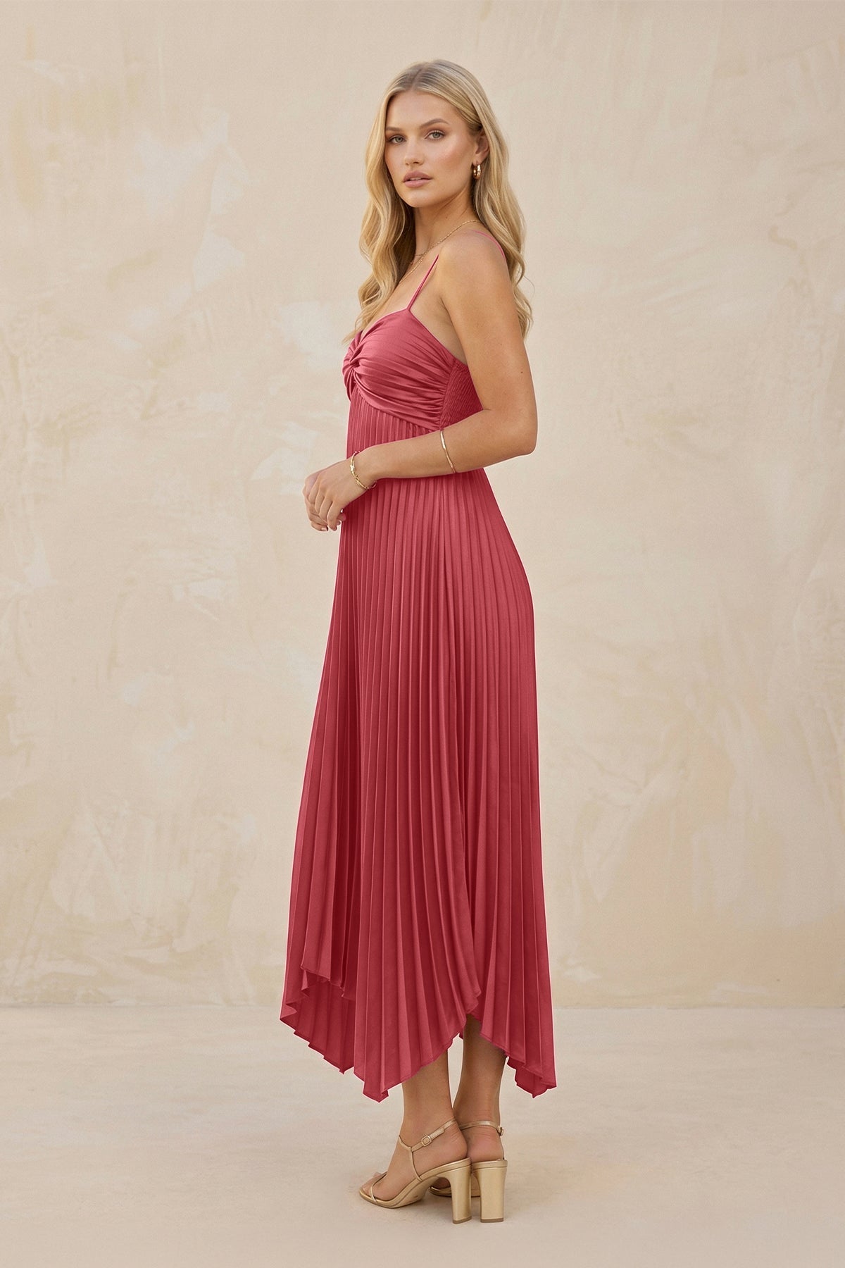 Robe demoiselle d’honneur desert rose longue à fines bretelles sans manches plissée - Harana