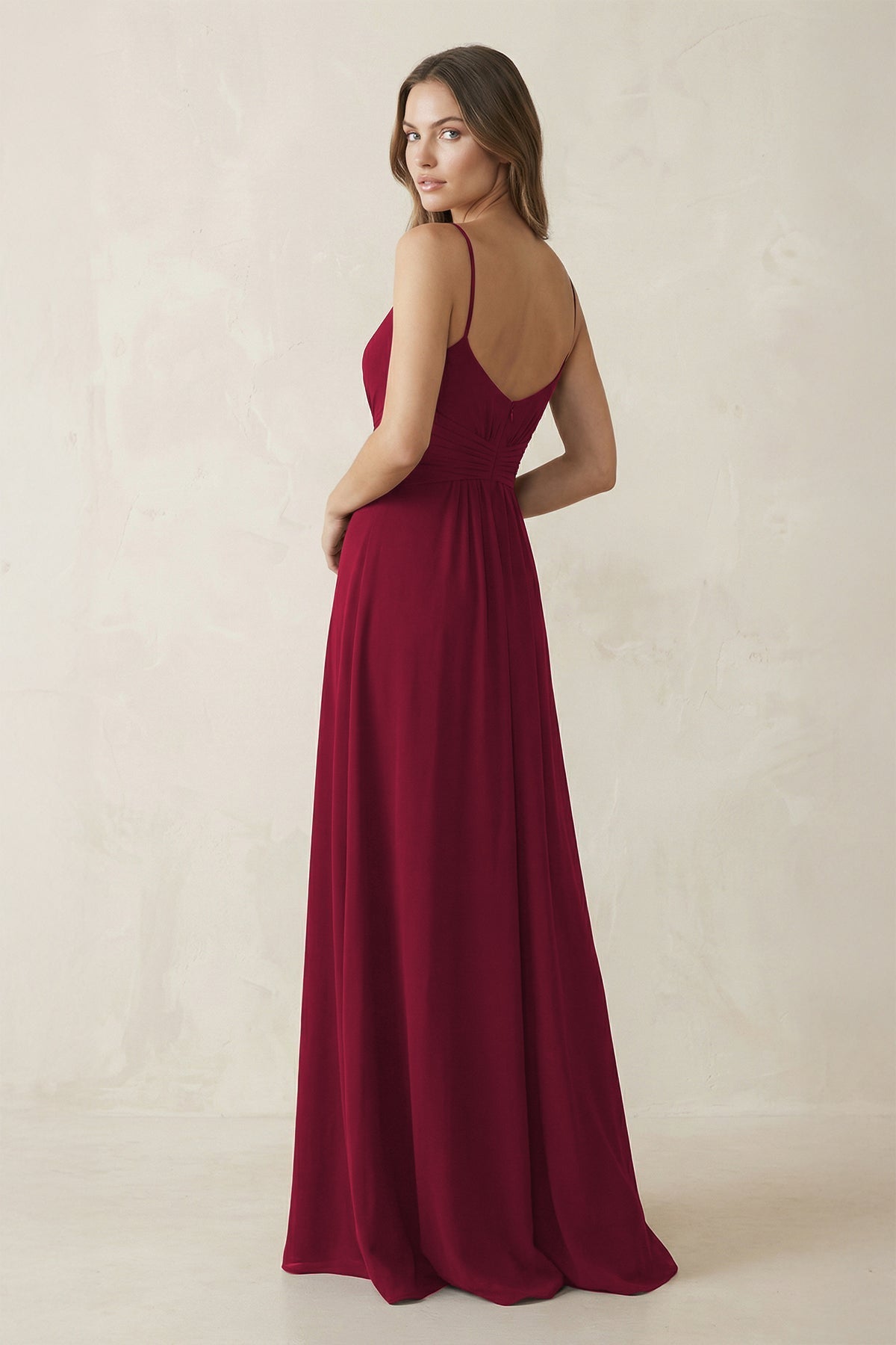 Robe demoiselle d’honneur berry longue à fines bretelles sans manches froncée - Harana
