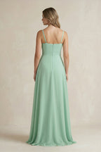 Robe demoiselle d’honneur pale pistachio longue à fines bretelles sans manches avec fente - Harana