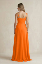 Robe longue orange en mousseline coupe trapèze à volants à fines bretelles - Harana