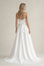 Robe de mariée blanche trapèze en satin à fines bretelles sans manches - Harana