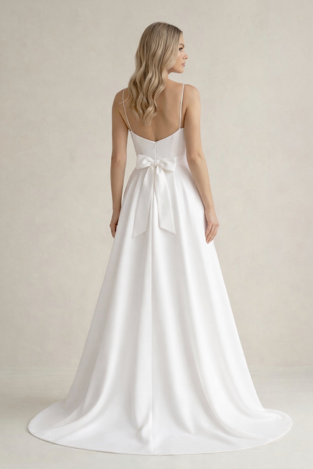 Robe de mariée blanche trapèze en satin à fines bretelles sans manches - Harana