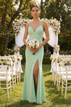 Robe demoiselle d’honneur pale pistachio longue à fines bretelles sans manches avec fente - Harana