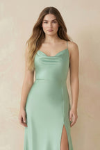 Robe demoiselle d’honneur vert sauge longue à fines bretelles sans manches avec fente - Harana