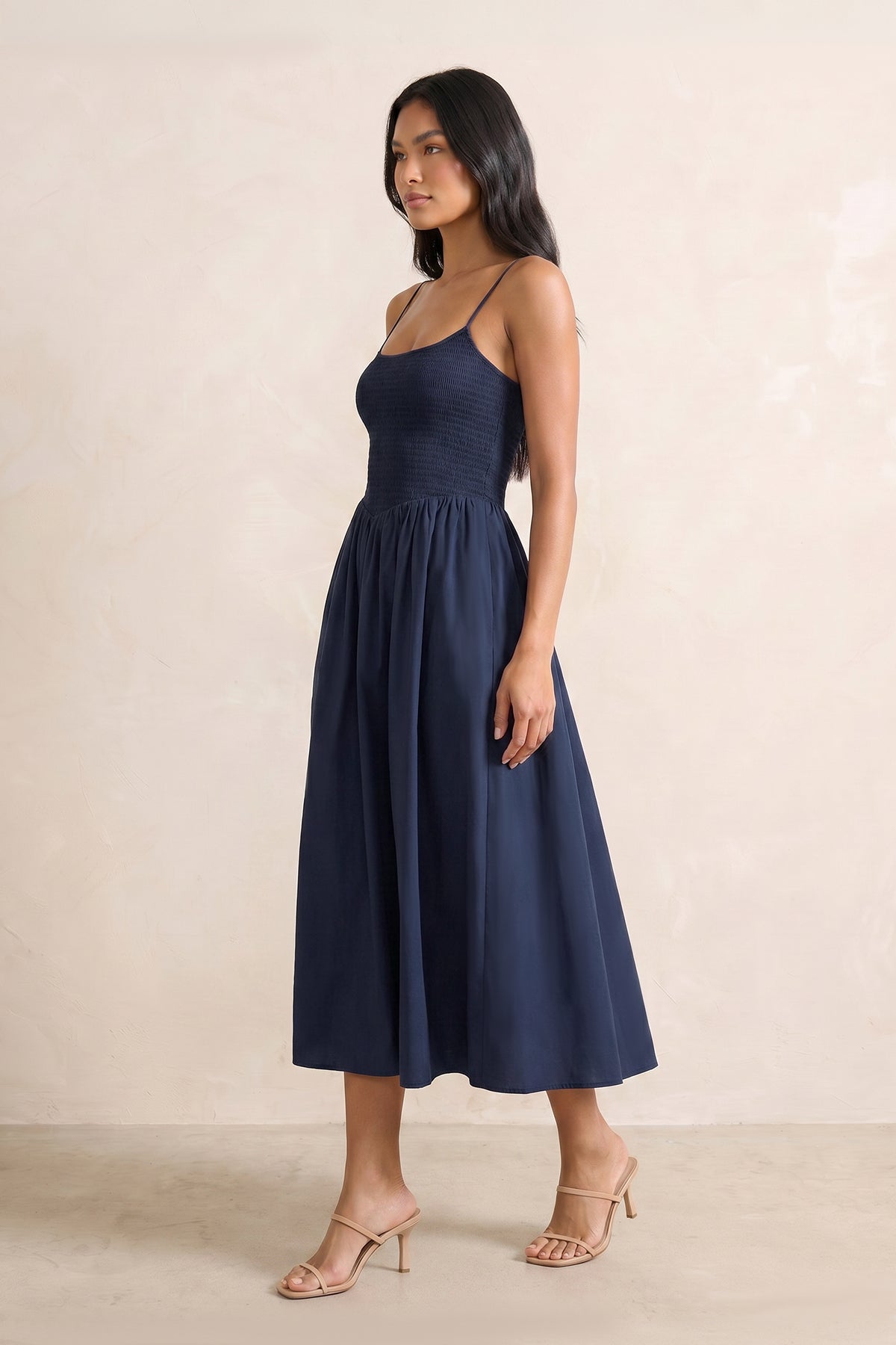 Robe bleu marine foncé midi en maille coupe trapèze à fines bretelles - Harana