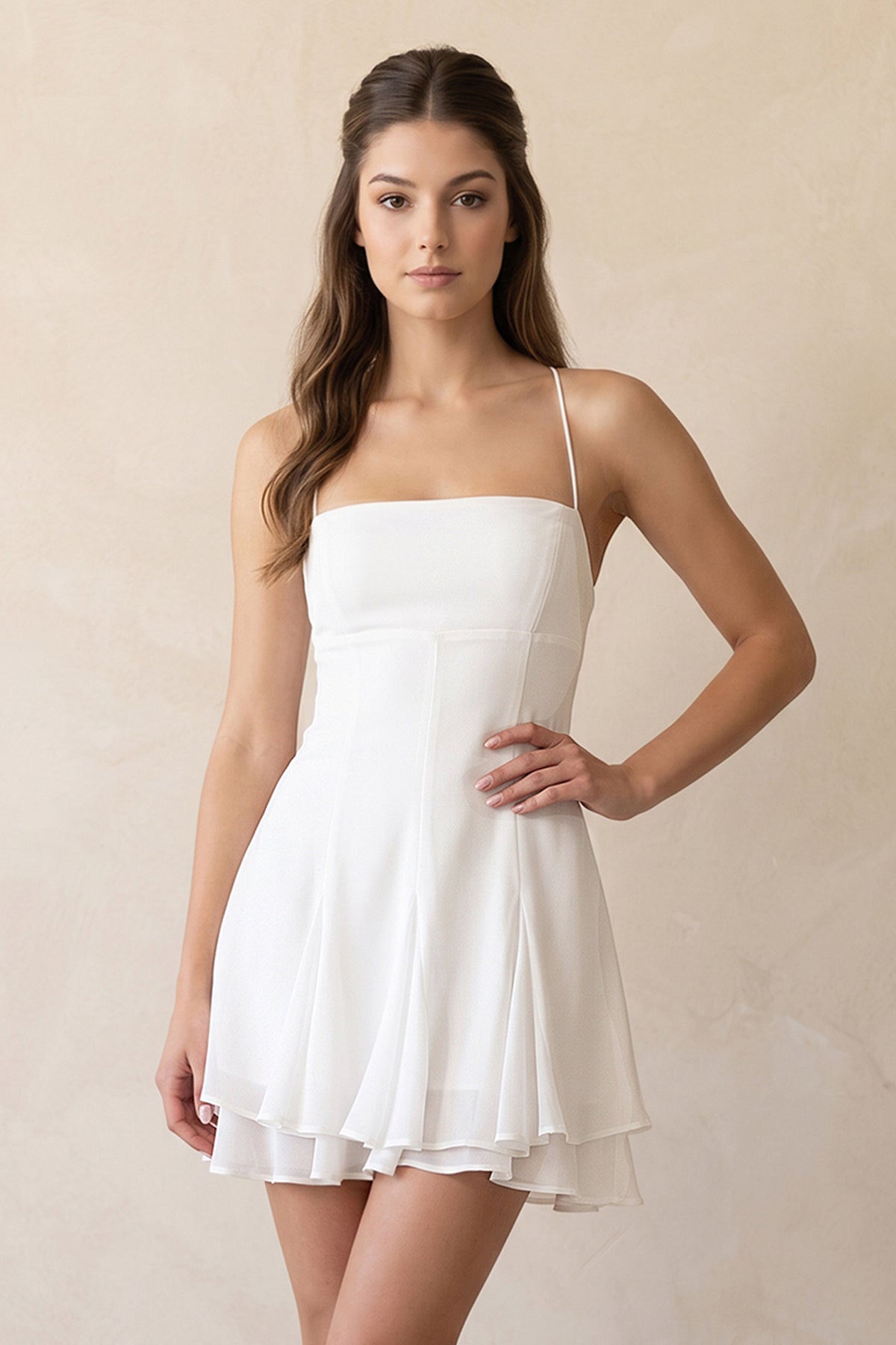 Robe blanche courte coupe trapèze à fines bretelles - Harana