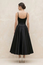 Robe de mariée noire trapèze en satin à fines bretelles sans manches - Harana