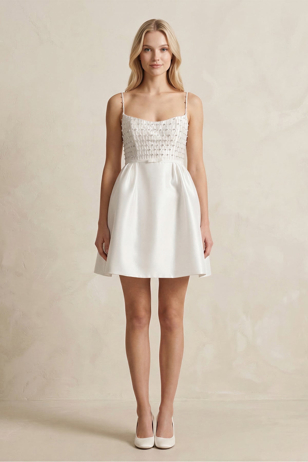 Robe de mariée blanche trapèze en satin à fines bretelles sans manches - Harana
