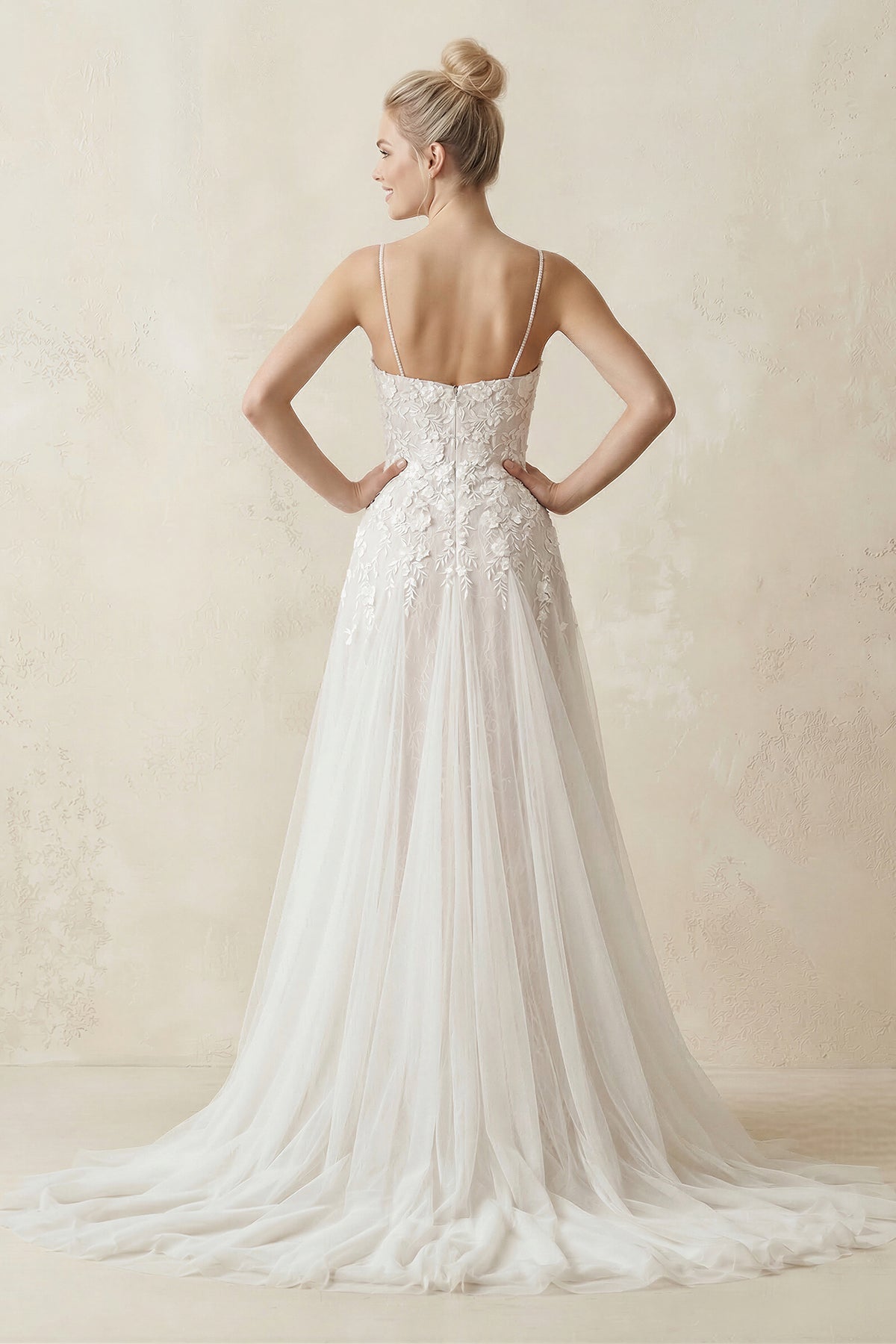 Robe de mariée blanche trapèze en tulle à fines bretelles sans manches - Harana