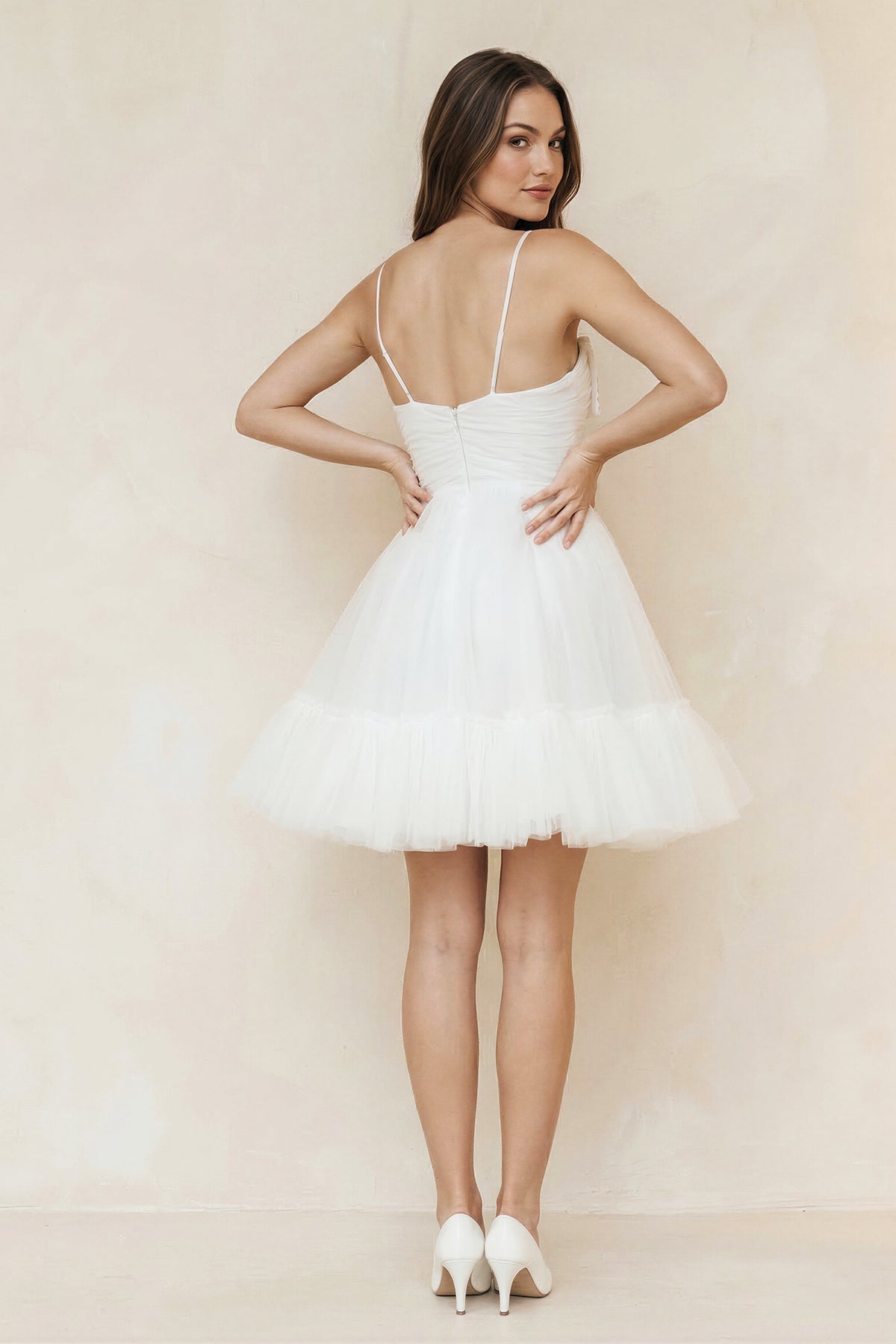 Robe de mariée blanche trapèze en tulle à fines bretelles sans manches - Harana